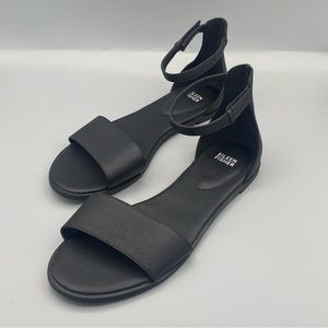 EUC NWOT Eileen Fisher Razz Sandal, Size 10M